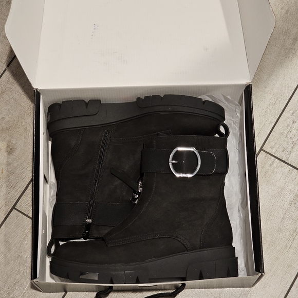 DKNY Laina Ankle Combat Boot Lug sole Goat Black K3020100 Women's Size 9.5 M new - Picture 3 of 6